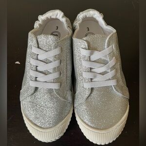 NWT Wonder Nation Glittery Silver Sneakers Sz 3(Big Girl) also fit 5/5.5 (Women)